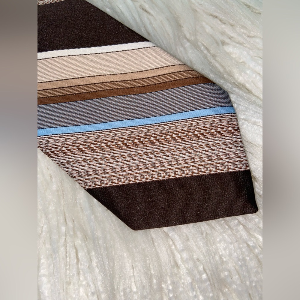 Sophisticated Men's Striped Tie in Brown and Blue